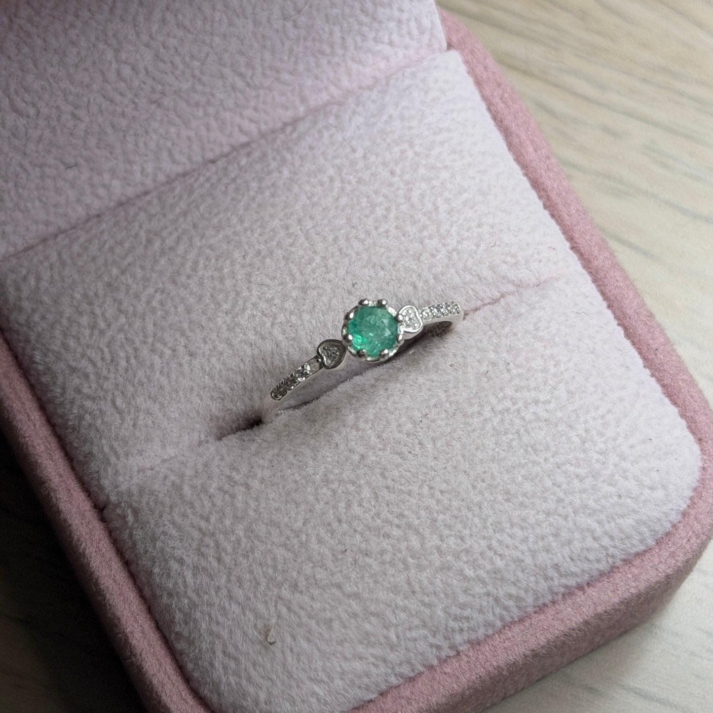 ANILLO DOBLE CORAZON PIEDRAS BLANCAS + ESMERALDA NATURAL PLATA 925 TALLA 6