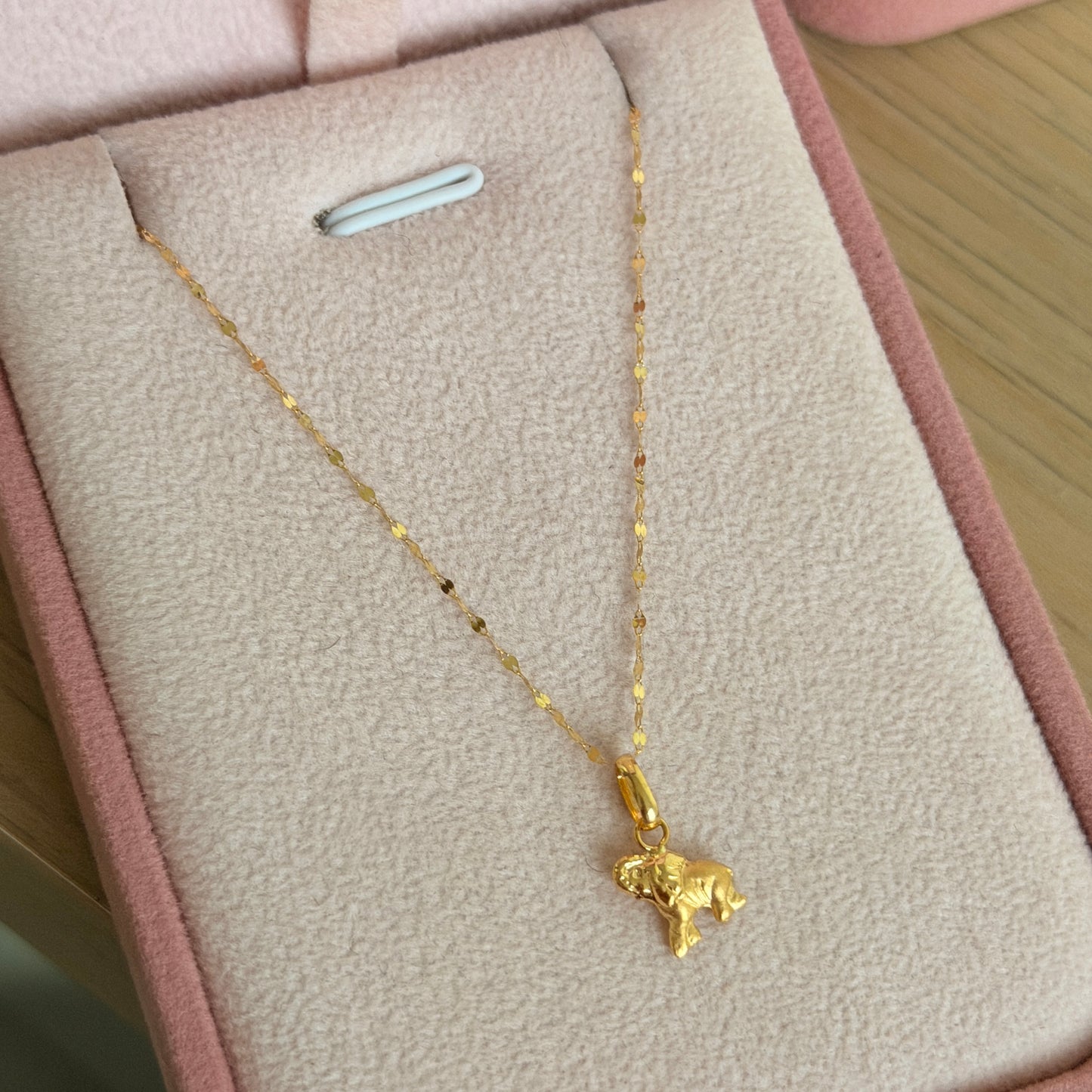 CADENA MINI CRISPETA 50CM + DIJE ELEFANTE LISO 1.2CM ORO AMARILLO 18K
