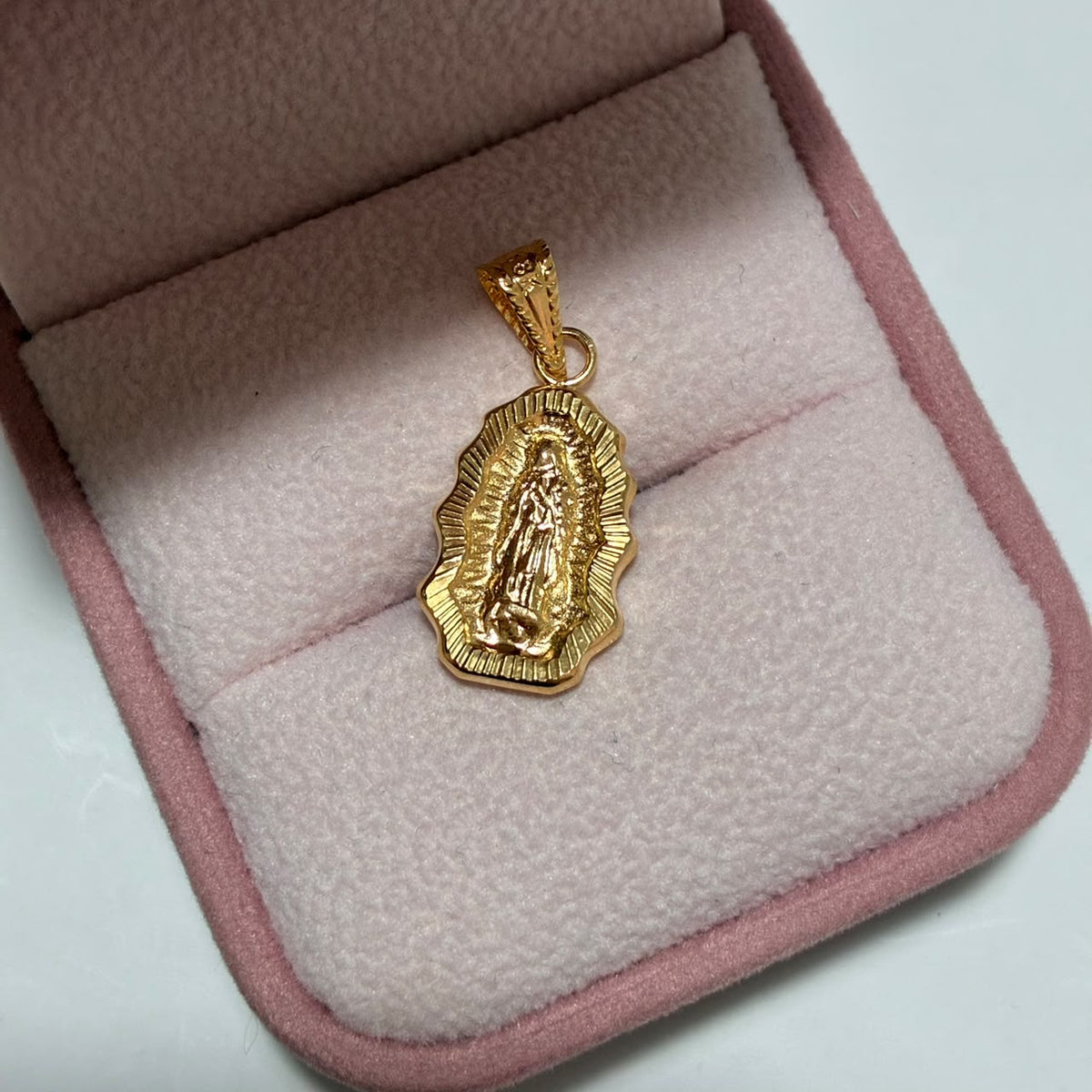 DIJE VIRGEN DE GUADALUPE SILUETA 2.5CM ORO AMARILLO COL 18K-1GR