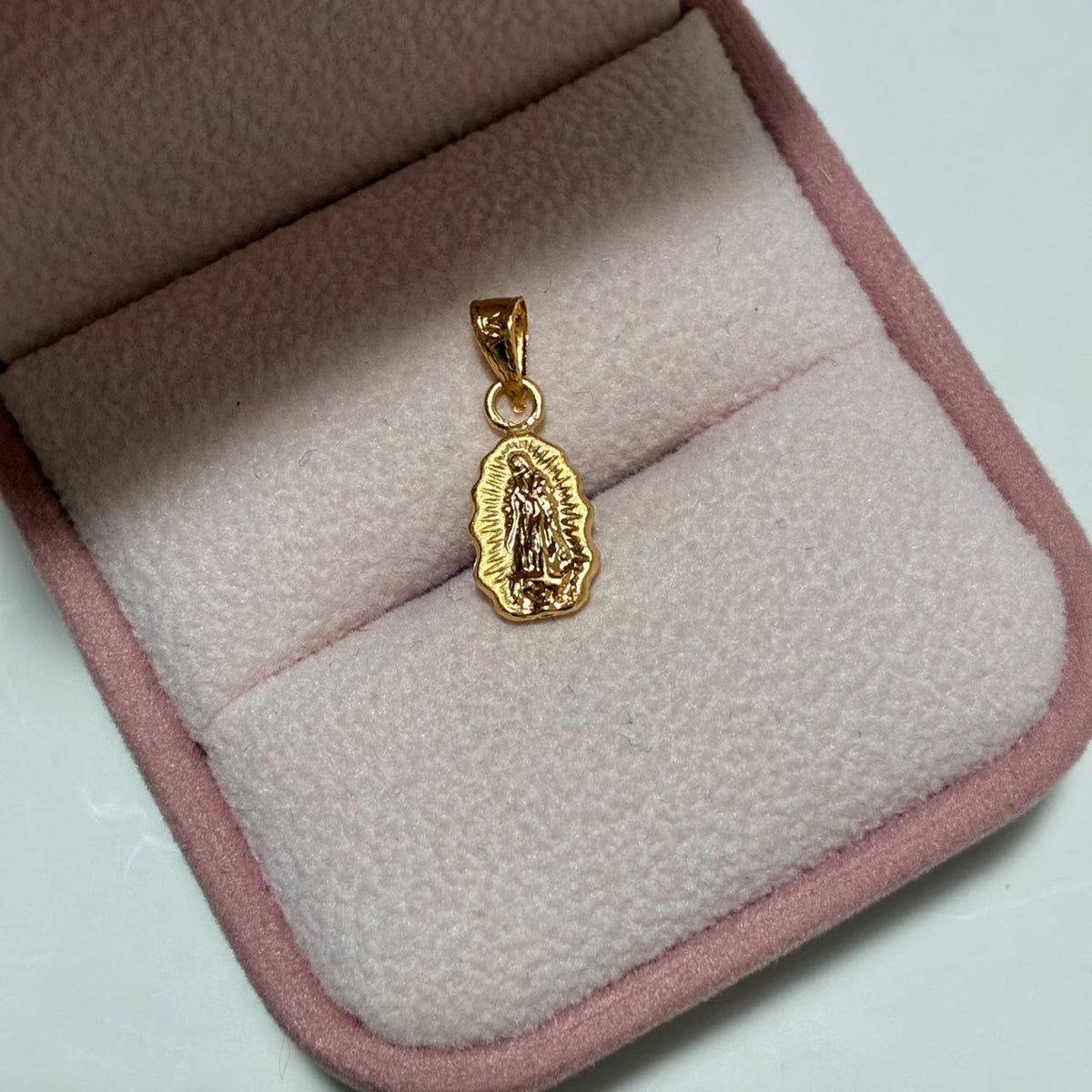 DIJE VIRGEN DE GUADALUPE SILUETA 1.5CM ORO AMARILLO COL 18K-0.42GR