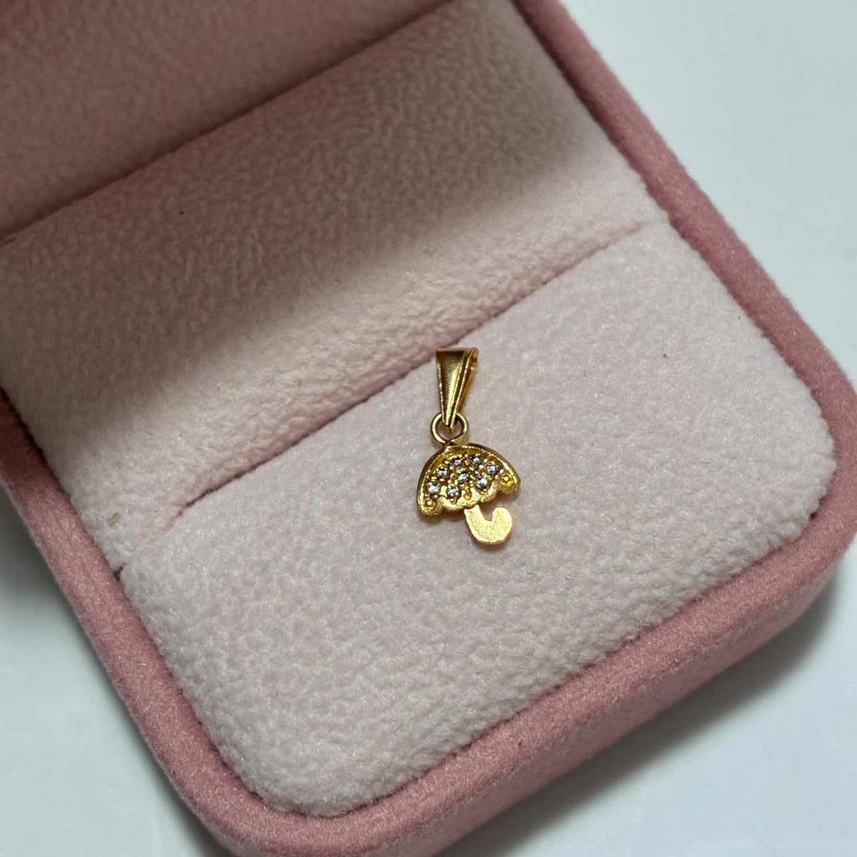 DIJE SOMBRILLA + PIEDRAS BLANCAS 1.4CM ORO AMARILLO COL 18K-0.39GR