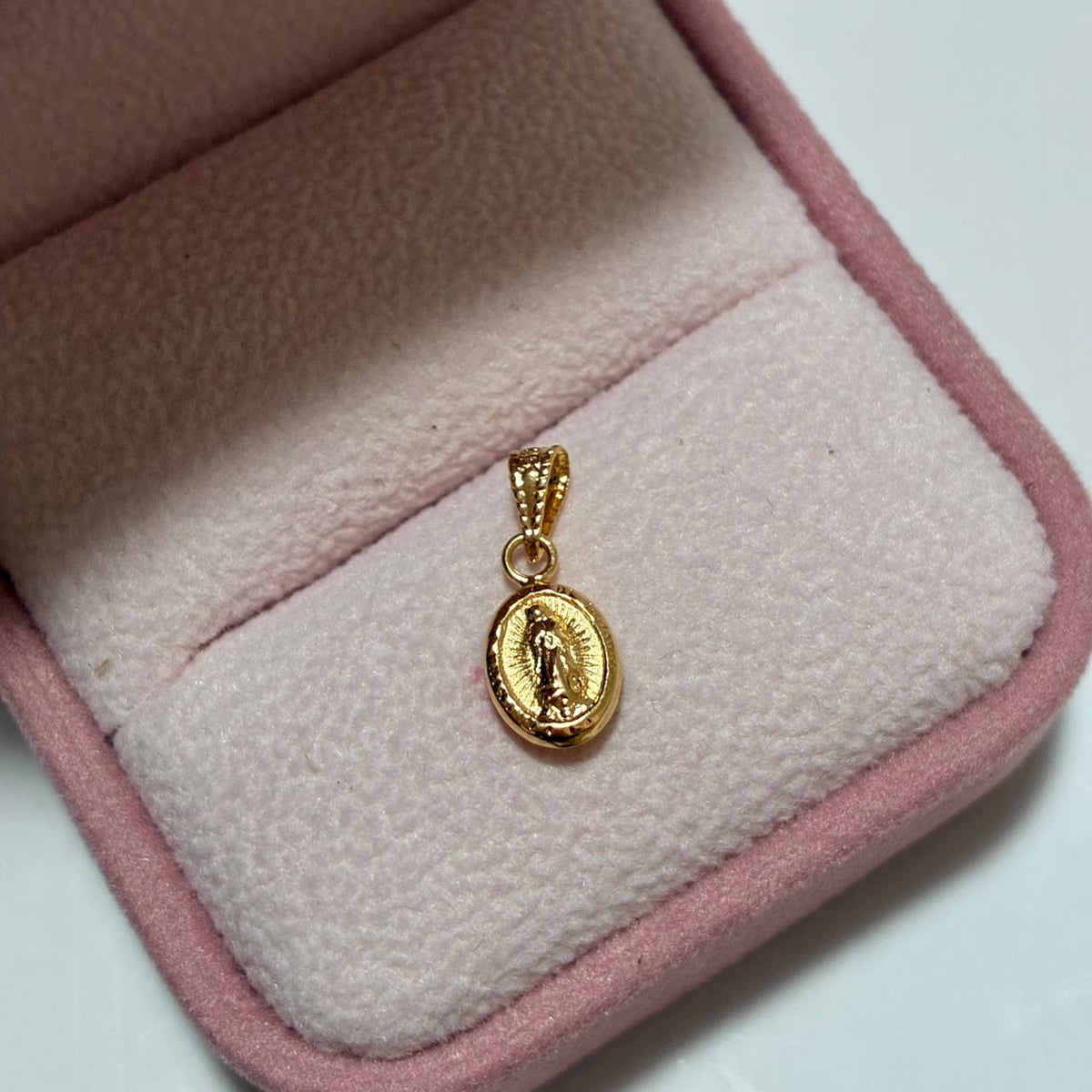 DIJE VIRGEN GUADALUPE DESTELLOS 1.4CM ORO AMARILLO COL 18K-0.32GR