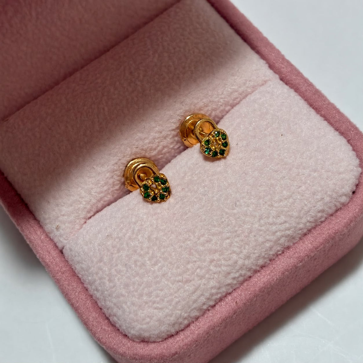 TOPOS CANDADO + PIEDRAS VERDES 5MM ORO AMARILLO COL 18K-0.96GR