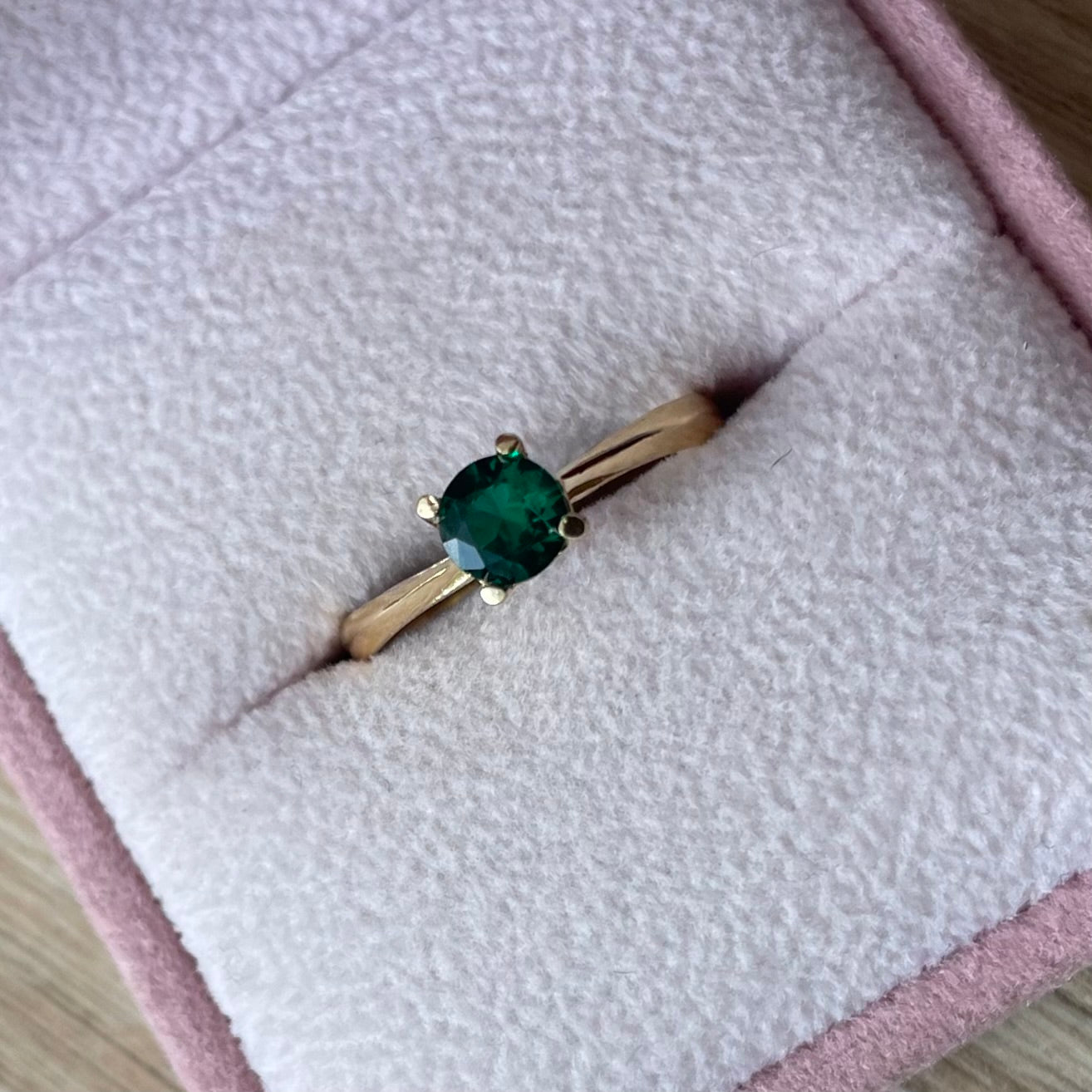 ANILLO SOLITARIO PIEDRA VERDE 4 PUNTOS ORO AMARILLO COL 18K TALLA 6 - 2GR (N)