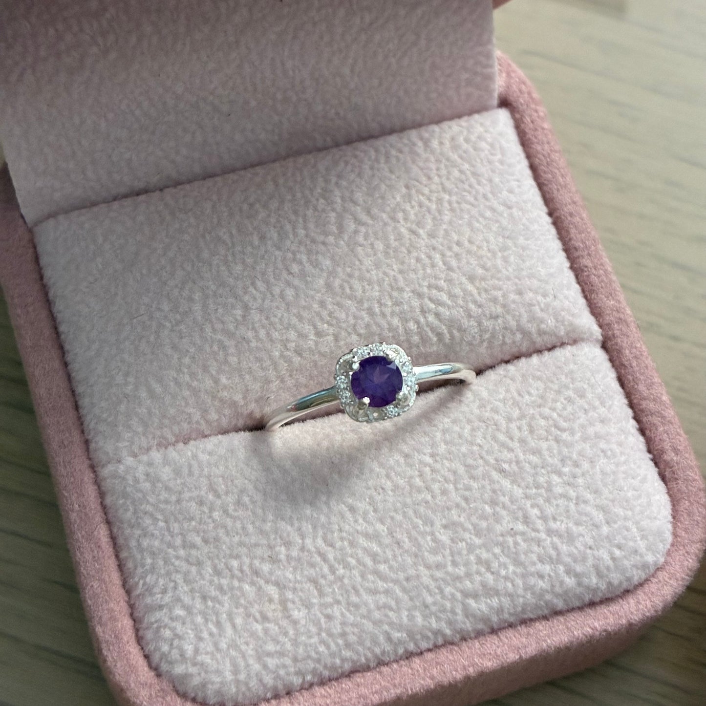 ANILLO NAVI PIEDRAS BLANCAS + AMATISTA NATURAL 0,21 CTS PLATA 925 TALLA 6