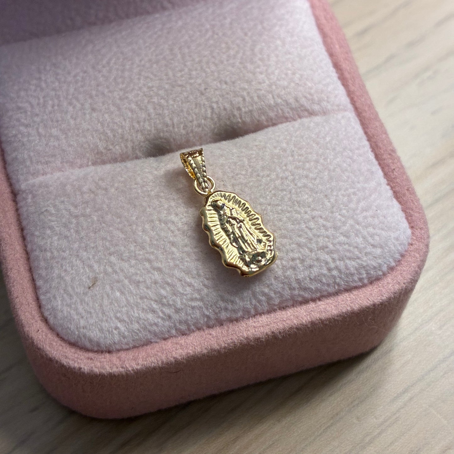 DIJE VIRGEN DE GUADALUPE SILUETA 1,6CM ORO AMARILLO COL 18K - 0,46GR