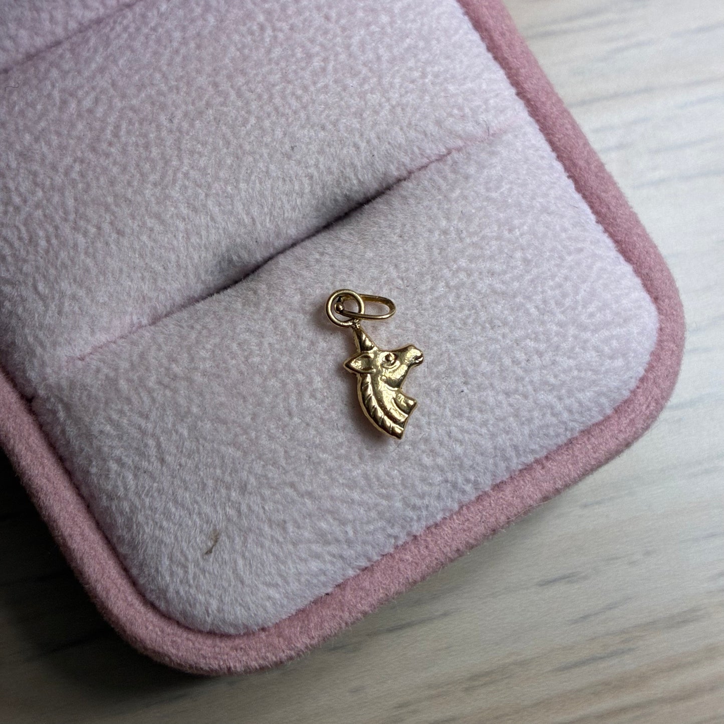 DIJE UNICORNIO LISO 1.2CM ORO AMARILLO COL 18K - 0,19GR