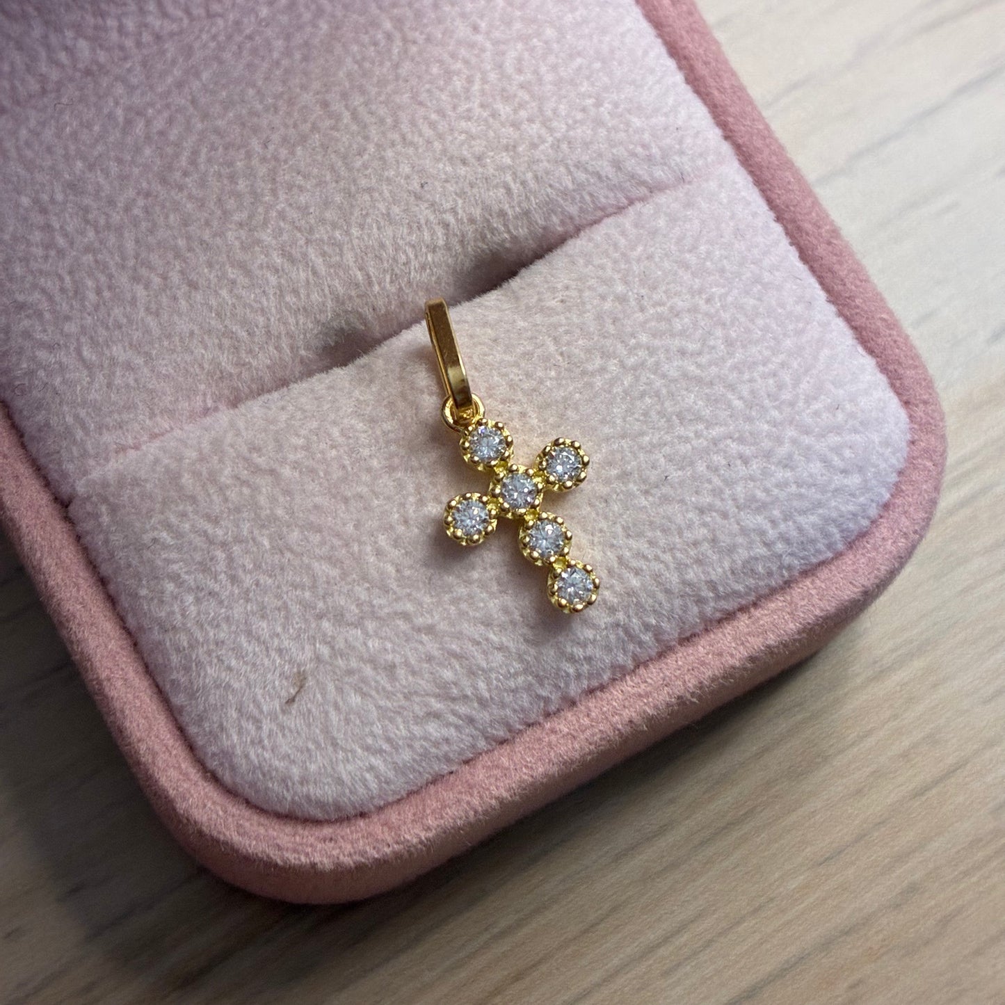 DIJE CRUZ REDONDA PIEDRAS BLANCAS 1,4CM ORO AMARILLO COL 18K - 0,77GR