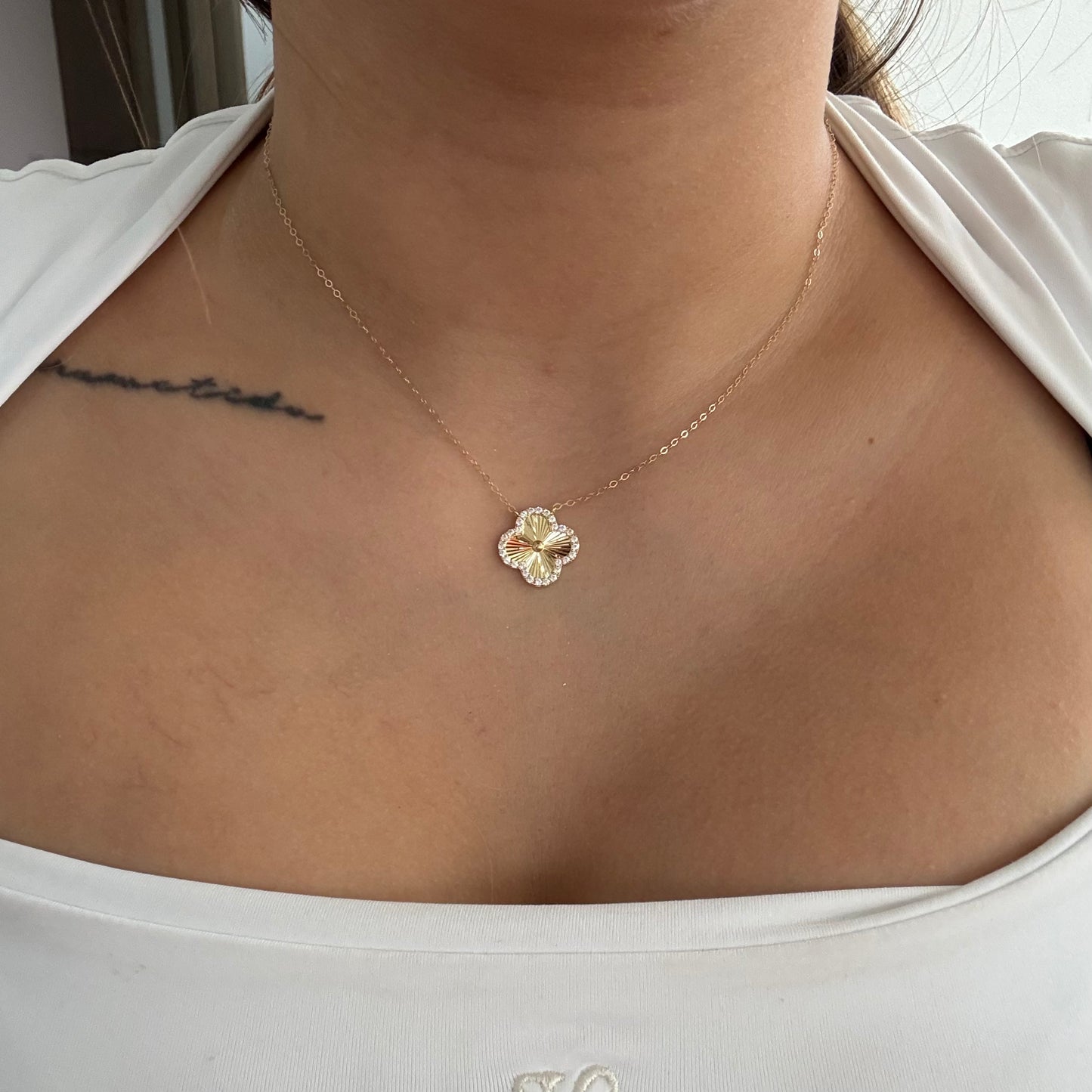CADENA MINI ROLON + DIJE TREBOL DIAMANTADO PIEDRAS BLANCAS ORO AMARILLO ITALY 18K 40CM A 42CM - 1,57GR (IA)