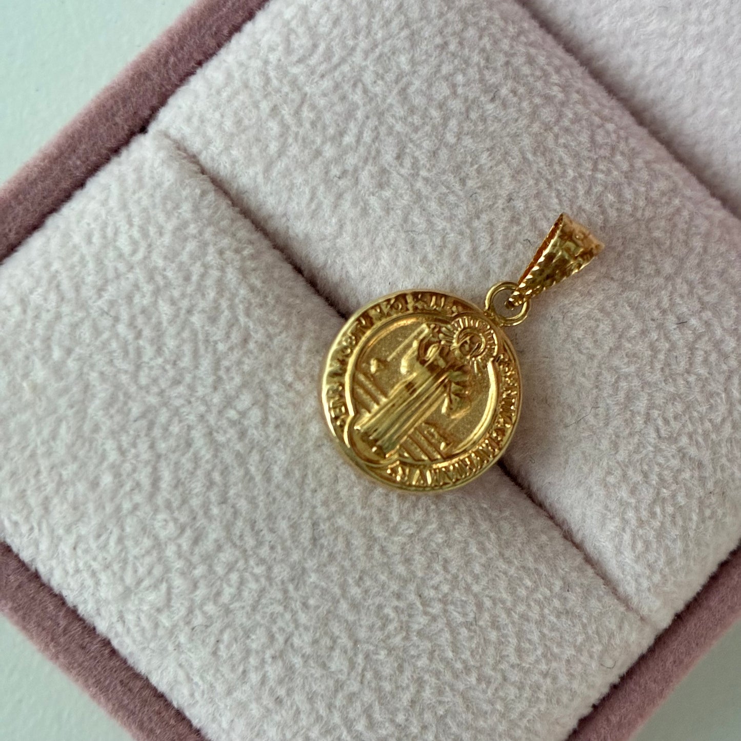 DIJE SAN BENITO MEDALLA 2CM ORO AMARILLO COL 18K - 0,84GR (NA)