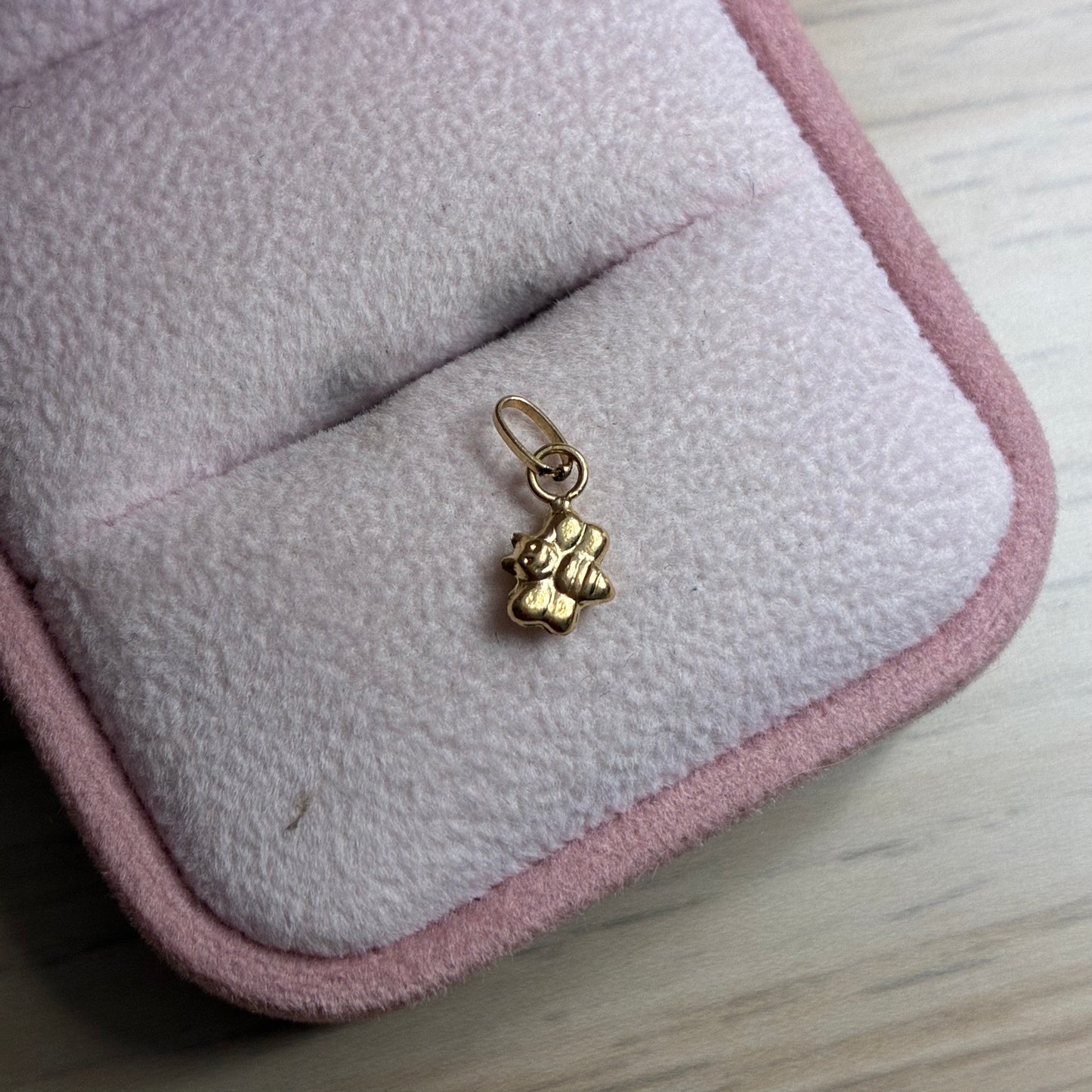 DIJE ABEJITA LISA 1.2CM ORO AMARILLO COL 18K - 0,16GR