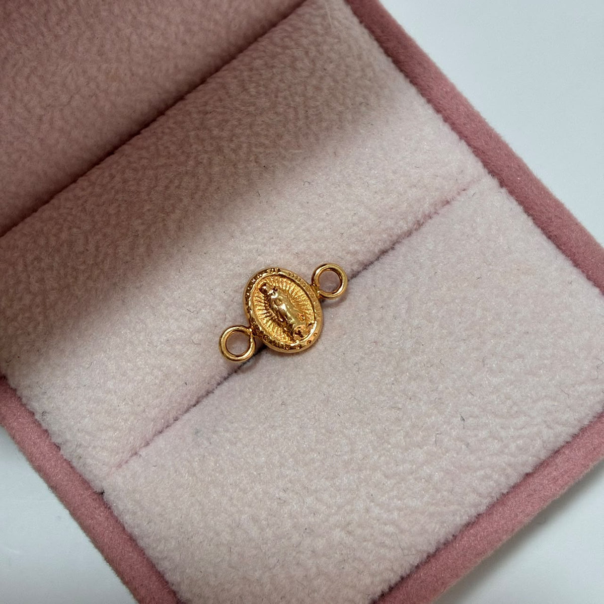 HERRAJE VIRGEN DE GUADALUPE REDONDA 1,1CM ORO AMARILLO COL 18K - 0,33GR