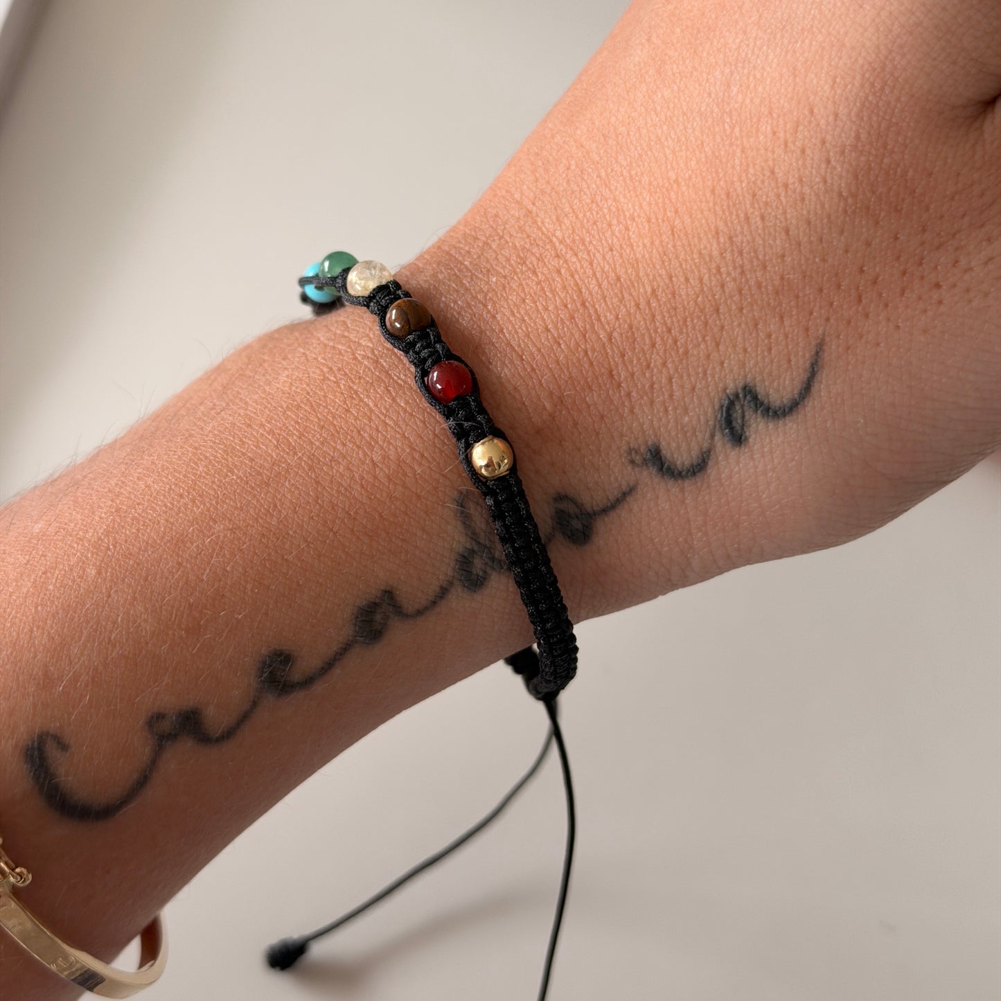 PULSERA HILO NEGRO 7 CHAKRAS 2 BOLAS 4M LISAS ENTRELAZADAS ORO AMARILLO 18K - 0,18GR