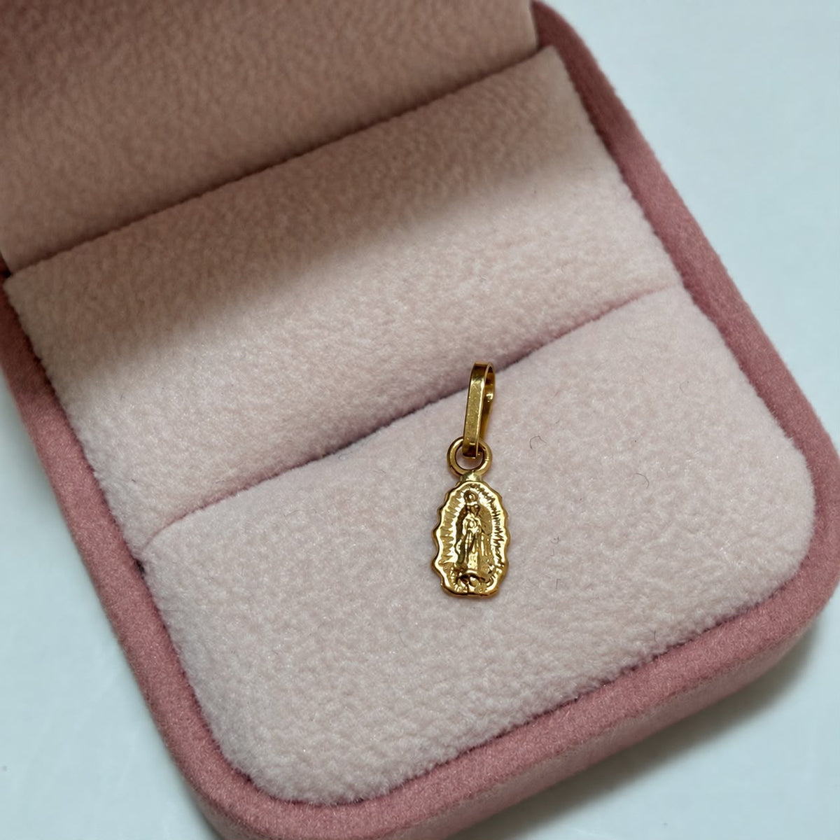 DIJE VIRGEN DE GUADALUPE SILUETA 1.5CM ORO AMARILLO COL 18K-0.27GR