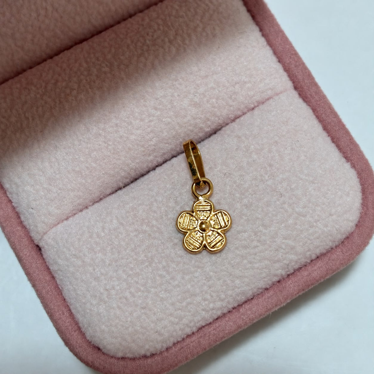 DIJE FLOR 5 HOJAS 1.5CM ORO AMARILLO COL 18K-0.32GR
