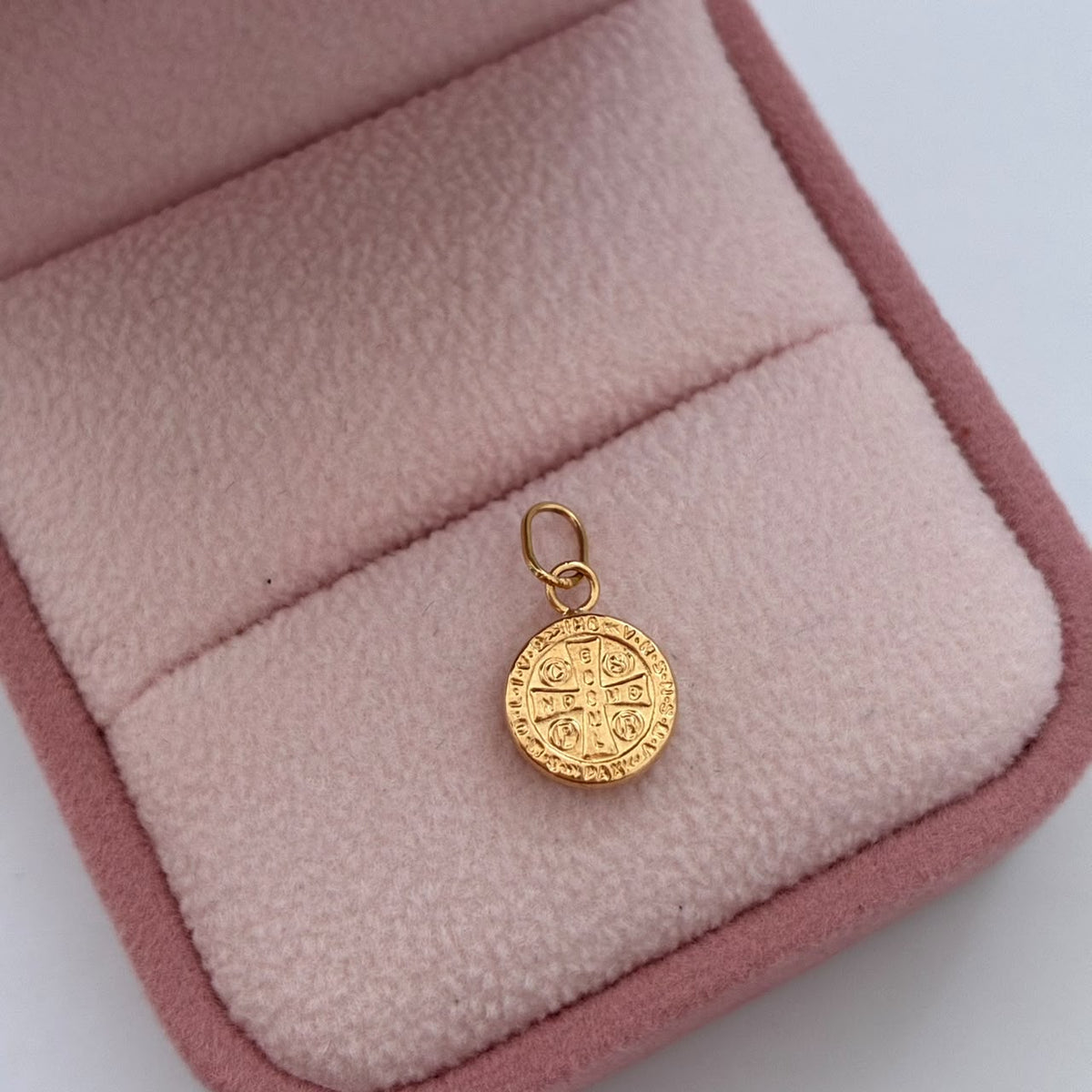 DIJE MEDALLA SAN BENITO DE NURSIA 1.5CM ORO AMARILLO COL 18K-0.37GR