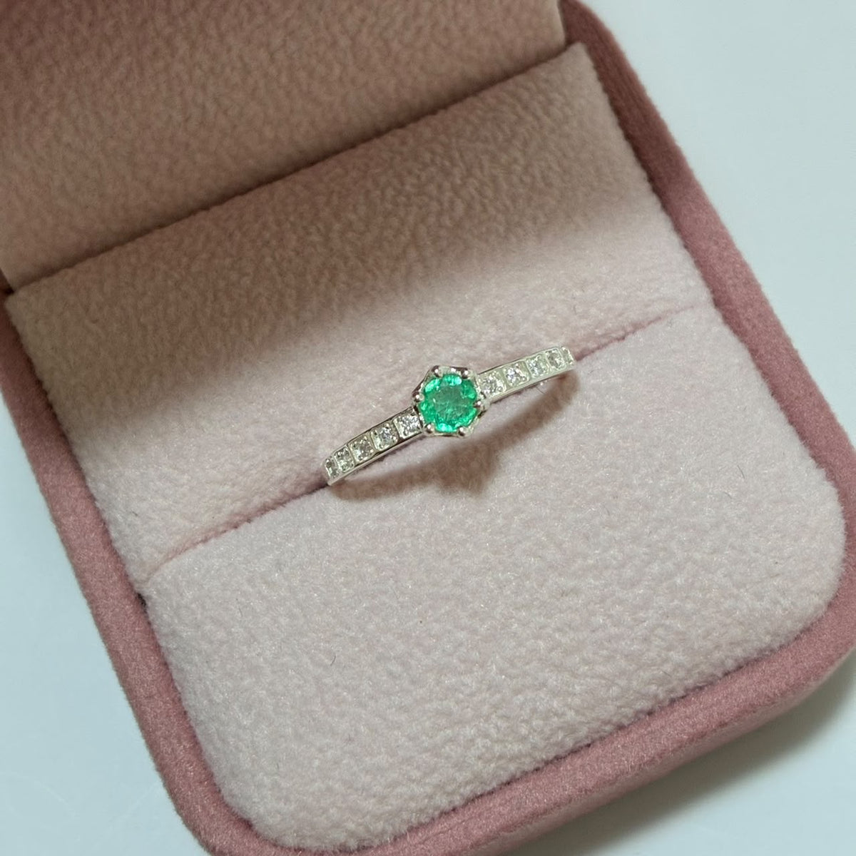 ANILLO FLOR DE LUZ PLATA 925 + ESMERALDA NATURAL TALLA 5,5