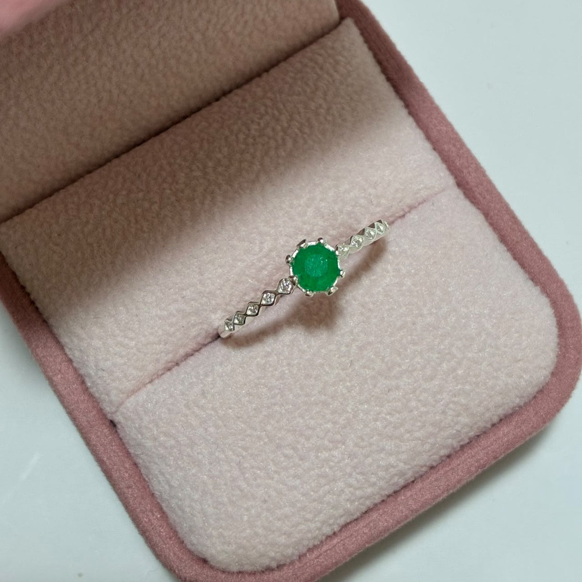 ANILLO RHOMBUS PLATA 925 + ESMERALDA NATURAL TALLA 8