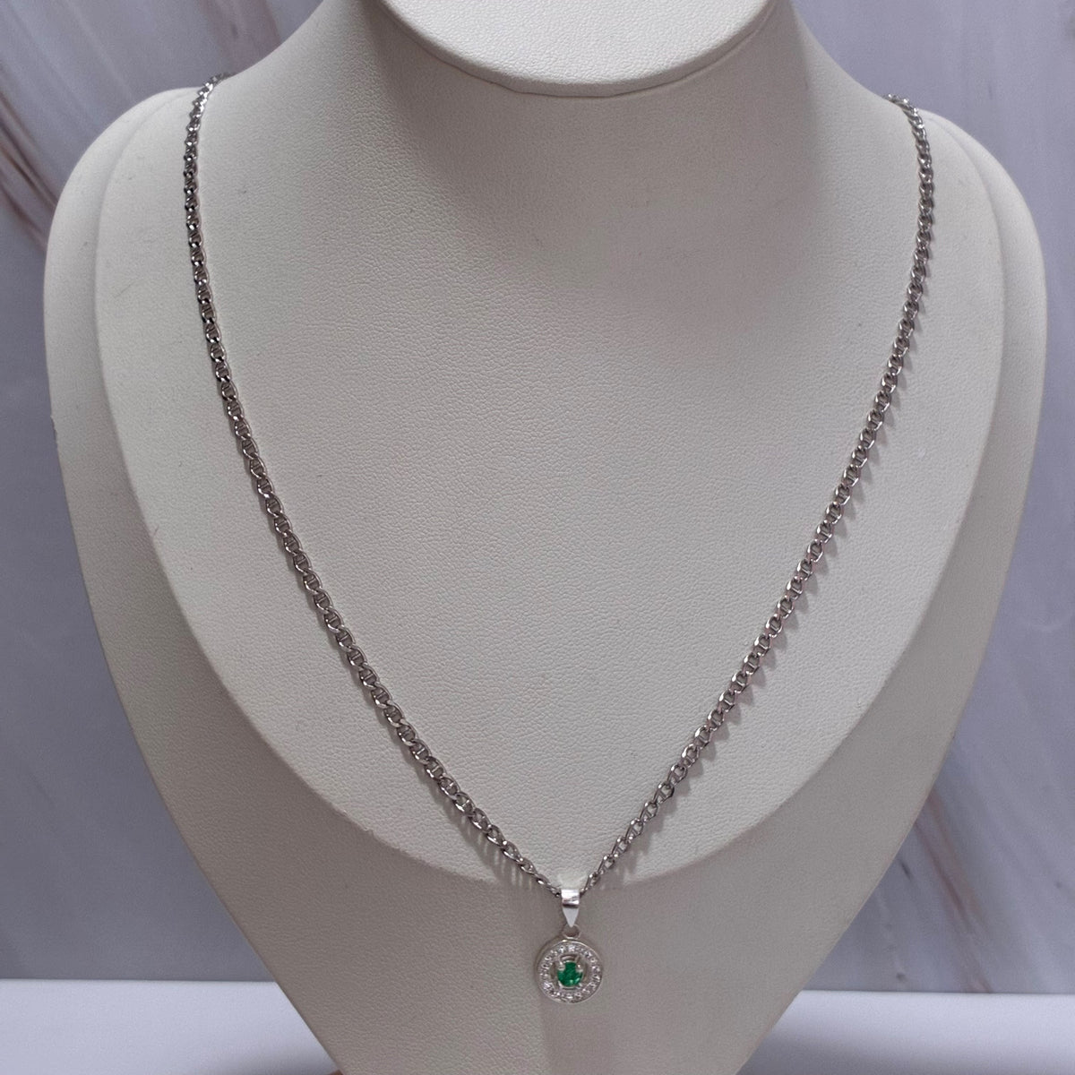 SET CADENA ESCALERA 50CM + DIJE CIRCULAR CON ESMERALDA NATURAL + PIEDRAS BLANCAS PLATA 925
