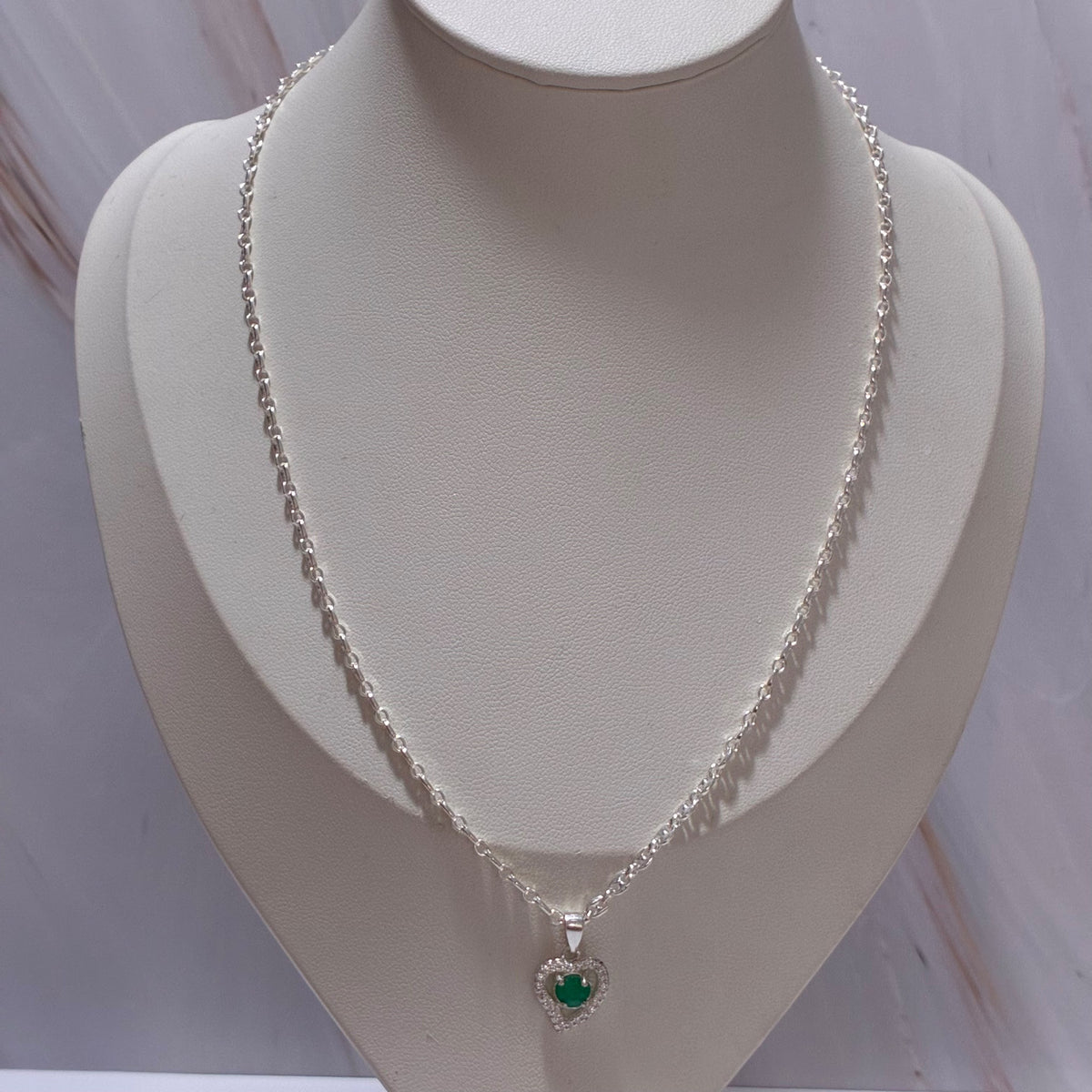 SET CADENA GRANO DE CAFE + DIJE SILUETA DE CORAZÓN + PIEDRAS BLANCAS + ESMERALDA NATURAL 45CM PLATA 925