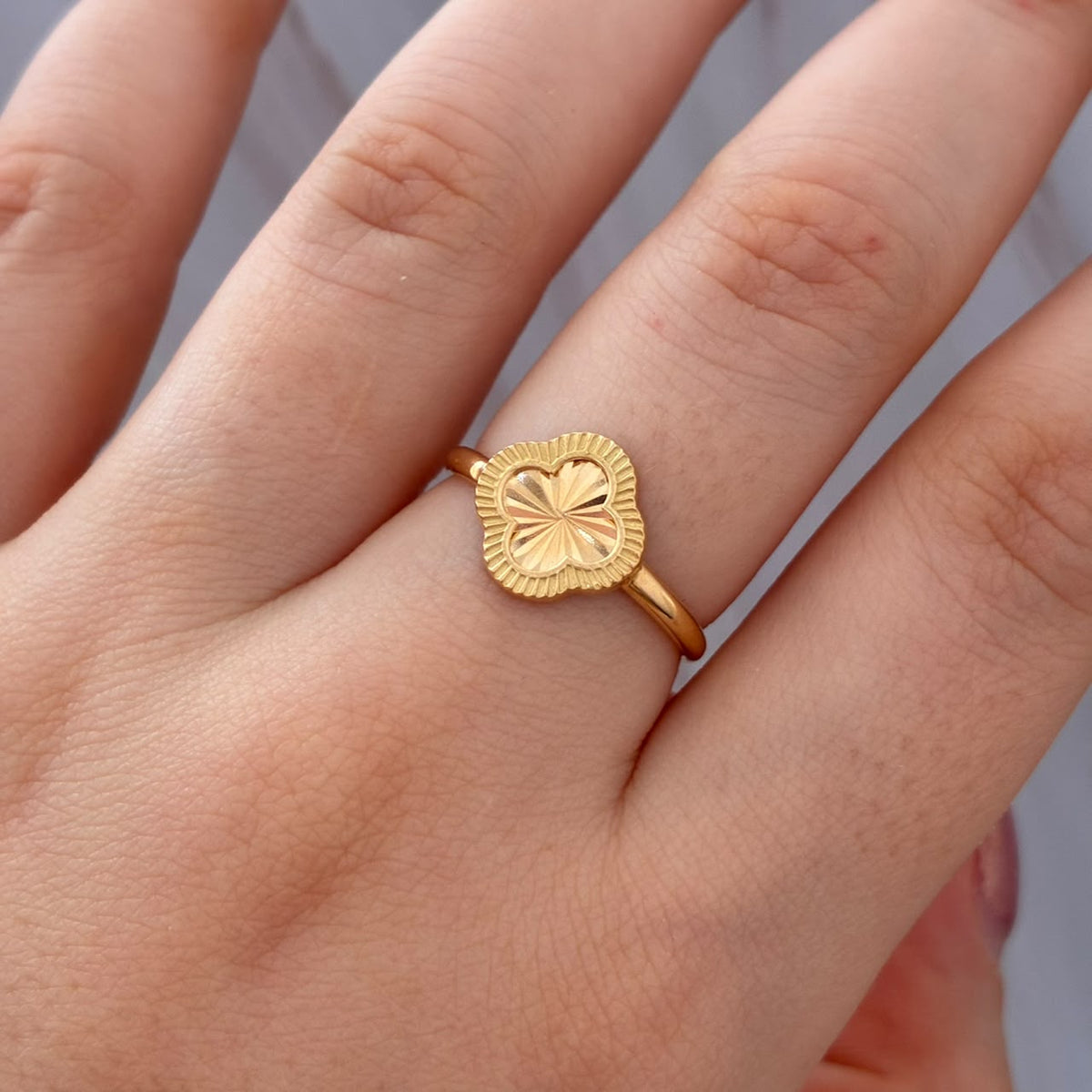 ANILLO TREBOL DIAMANTADO 1,55GR TALLA 7,5 AMARILLO COL 18K
