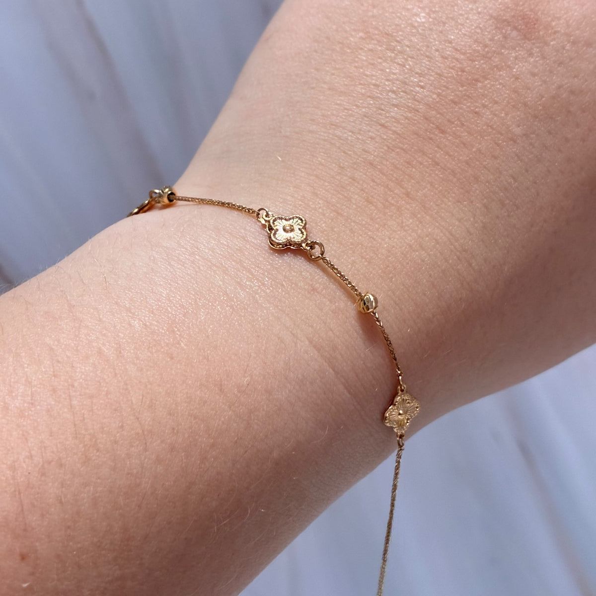 PULSERA TRIDENTE DE TREBOL + 2 BOLAS DIAMNATADAS 3MM ORO AMARILLO ITALY 18K-0.86GR