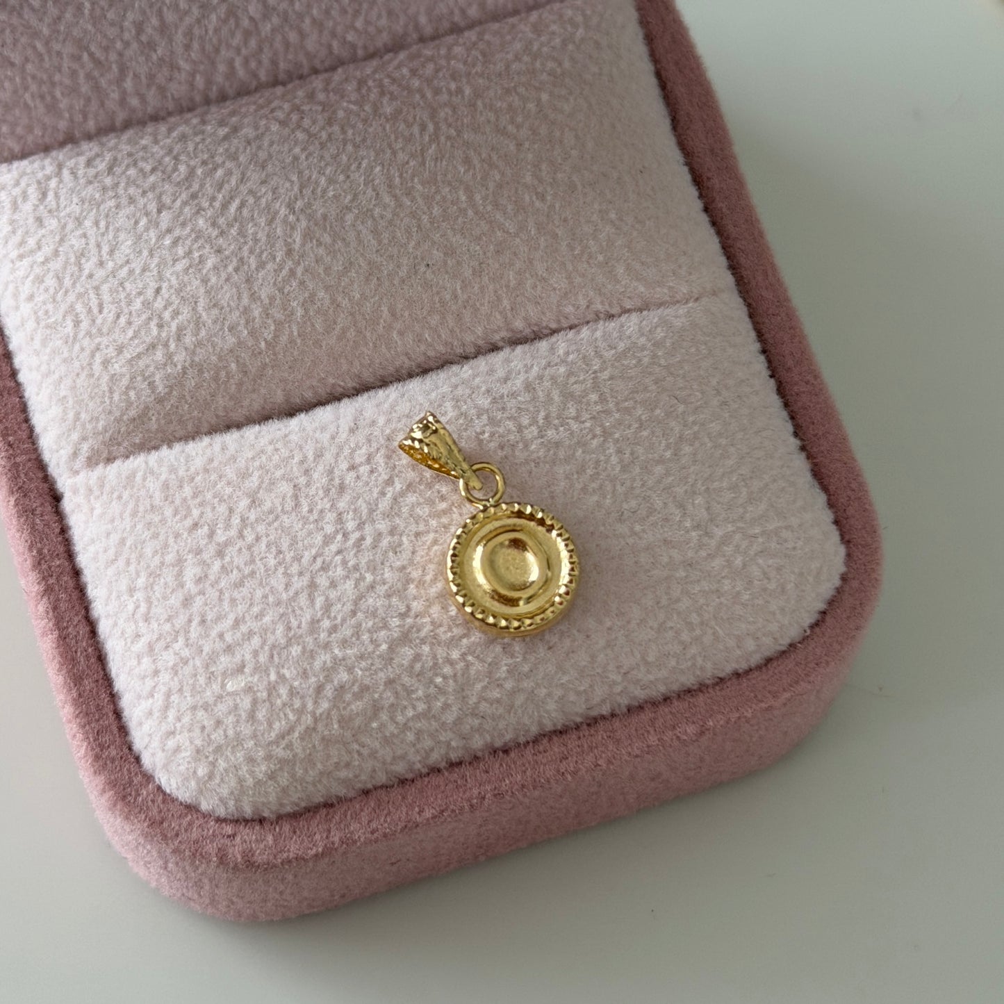 DIJE LETRA O BORDEADA 1.4CM ORO AMARILLO COL 18K -  0,39GR (NB)