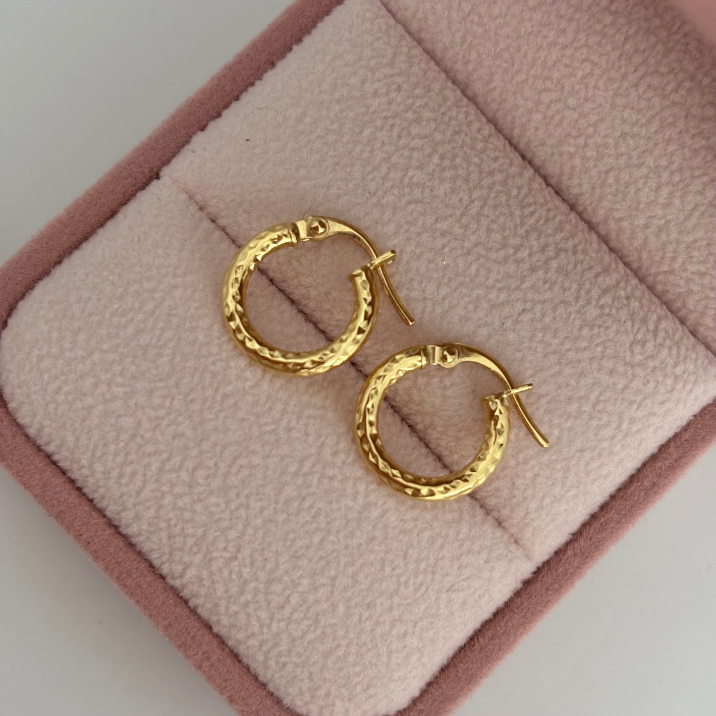 CANDONGAS LISAS Y PUNTEADAS 0.9CM ORO AMARILLO ITALY 18K - 0,87GR (IA)