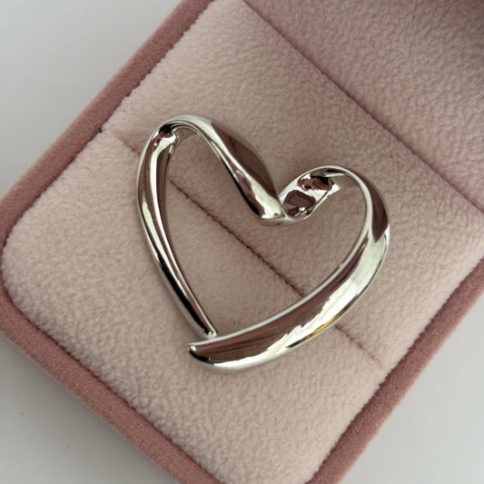 DIJE SILUETA CORAZON EN CURSIVA 2.7CM ORO BLANCO ITALY ESP 18K - 1,01GR (IM)