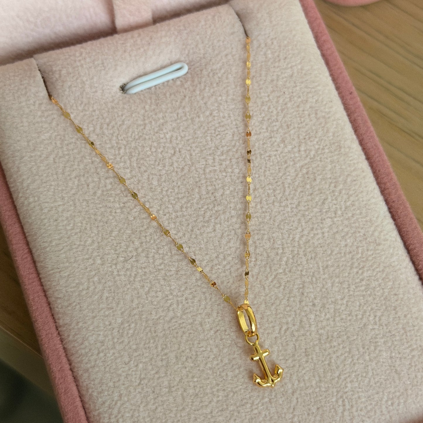 CADENA MINI CRISPETA 50CM + DIJE ANCLA LISO 1.2CM ORO AMARILLO 18K