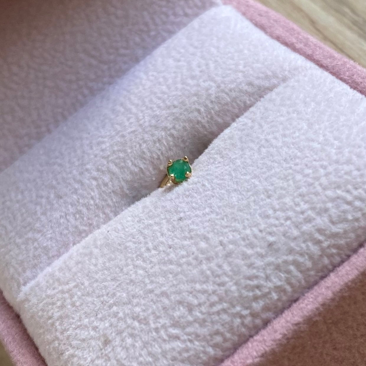TOPO + ESMERALDA NATURAL 2.1MM ORO AMARILLO COL 18K *PIERCING*