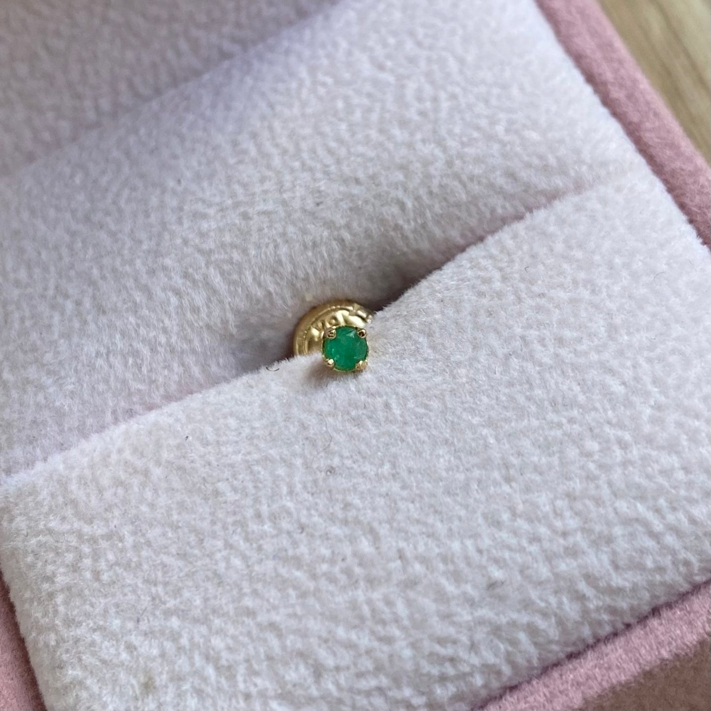 TOPO + ESMERALDA NATURAL 2.5MM ORO AMRILLO COL 18K *PIERCING*