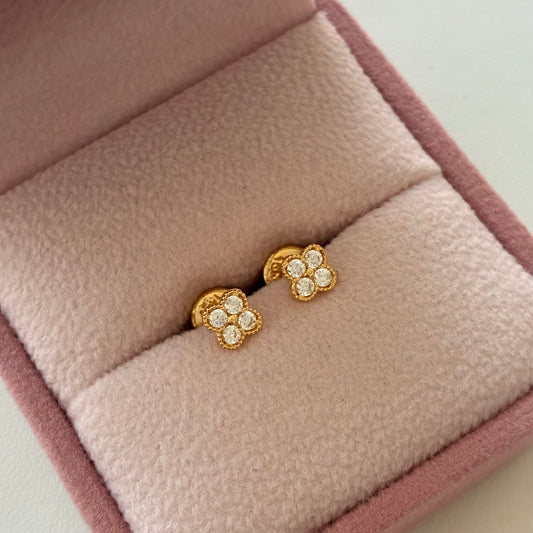 TOPOS TREBOL PIEDRA BLANCA 6MM ORO AMARILLO 18K - 0,82GR