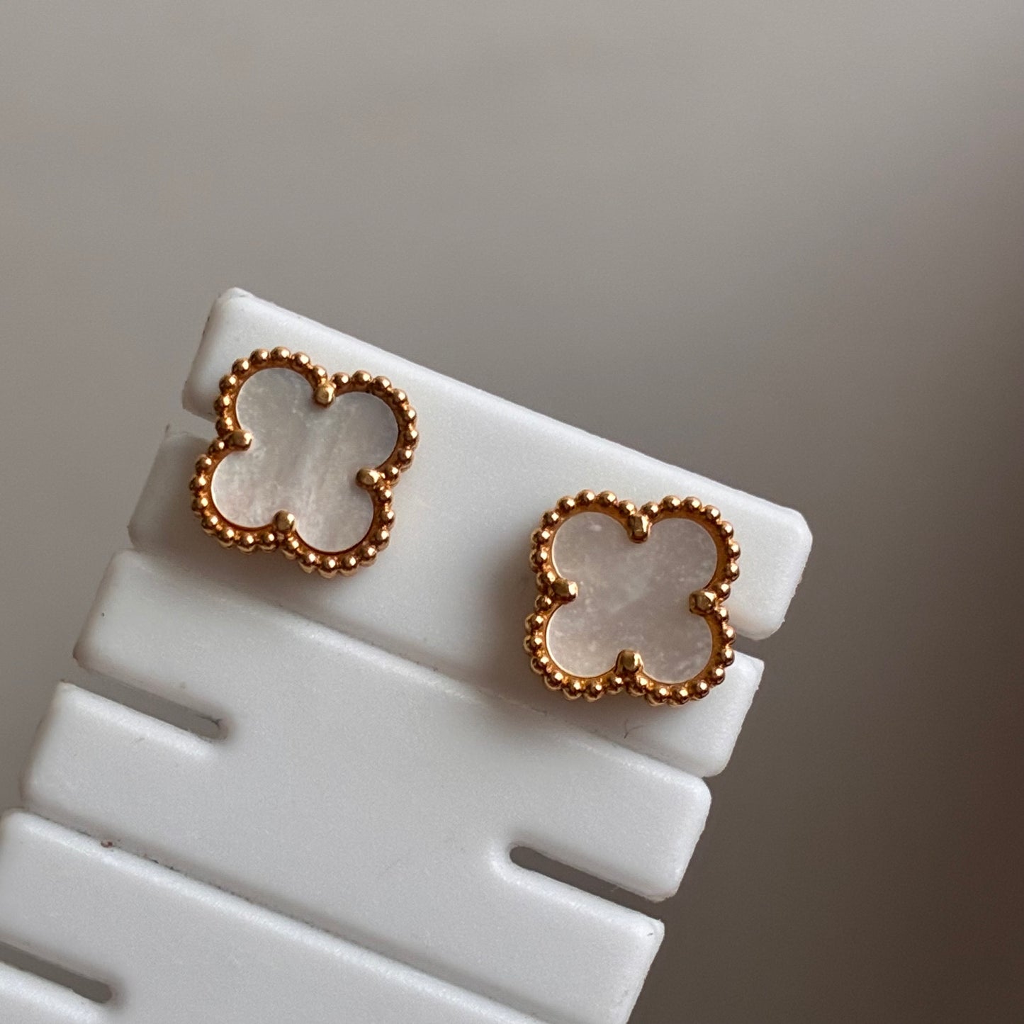 TOPOS TREBOL PIEDRA BLANCA 10MM ORO AMARILLO 18K - 2,03GR