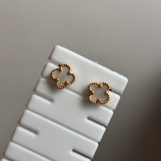 TOPOS TREBOL PIEDRA BLANCA 7MM ORO AMARILLO 18K - 1,48GR