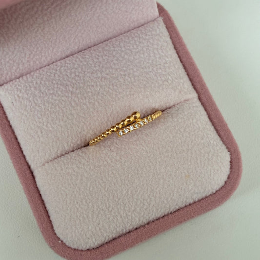 ANILLO DIAGONAL PERLAS Y PIEDRAS BLANCAS TALLA 6.5 ORO AMARILLO 18K - 1,08GR *PP*