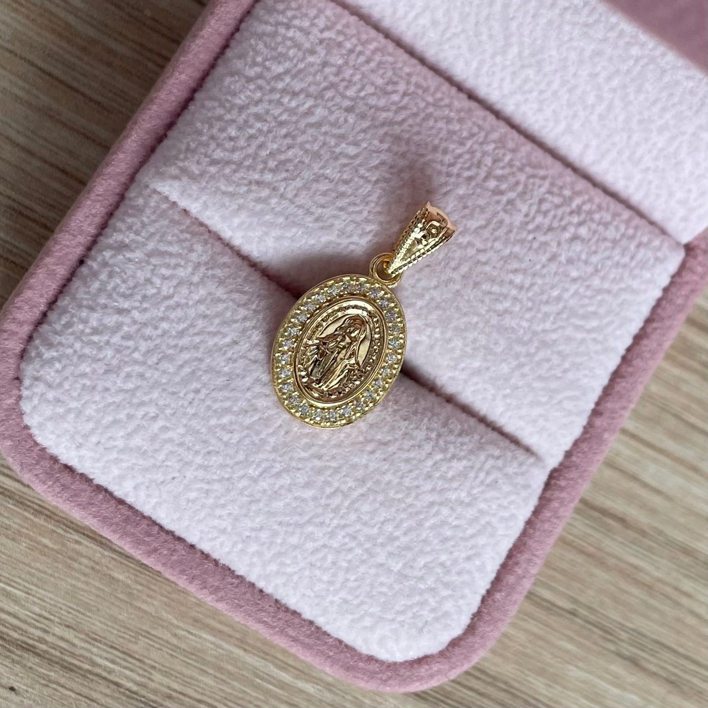 DIJE VIRGEN DE LA MILAGROSA  MARCO PIEDRAS BLANCAS 2.2CM ORO AMARILLO COL 18K - 1,16GR (NG)