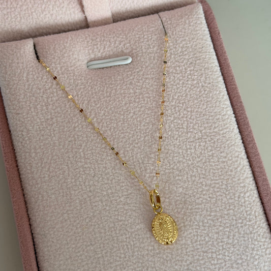 CADENA MINI CRISPETA 0.9MM 45CM + DIJE VIRGEN DE GUADALUPE DESTELLOS ORO AMARILLO 18K 0,68GR (NF)