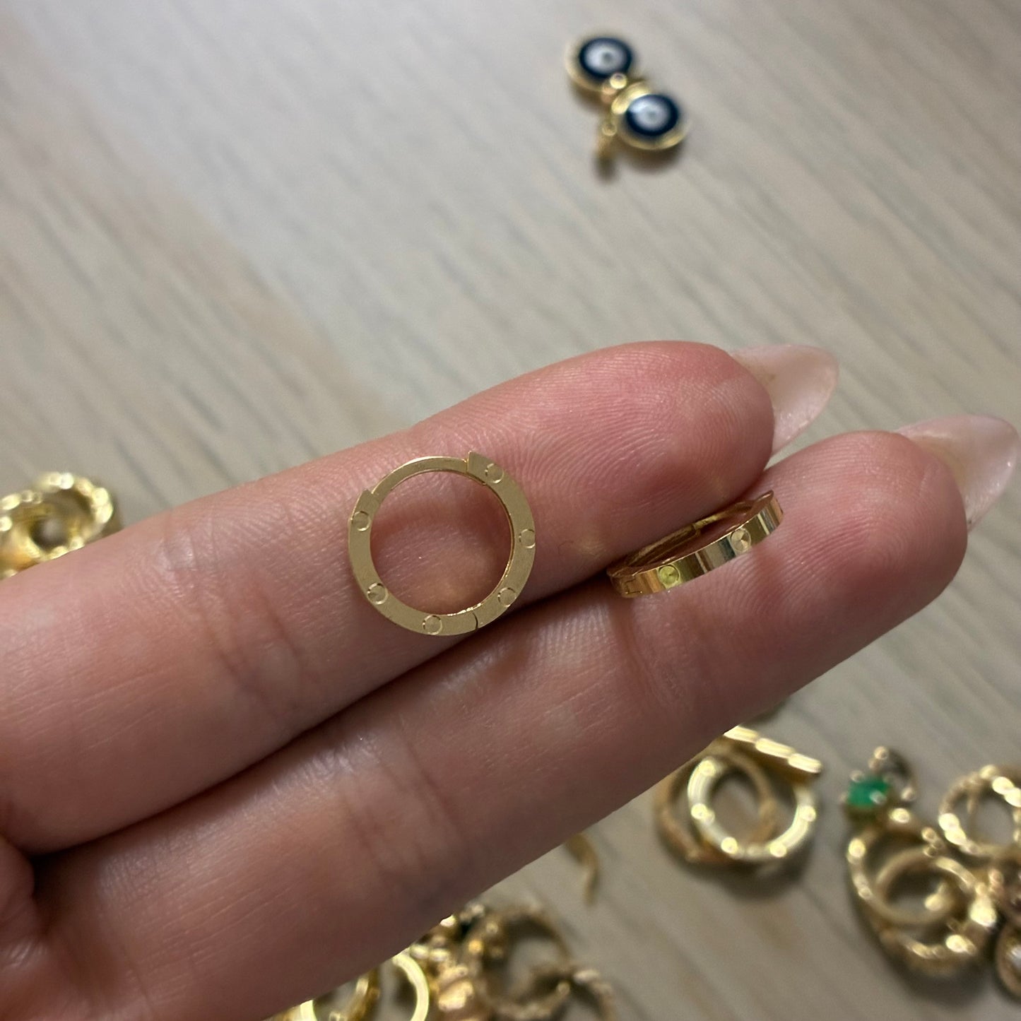 CANDONGAS CLIC LISAS Y PUNTEADAS 1CM ORO AMARILLO COL 18K - 1,43GR (NB)