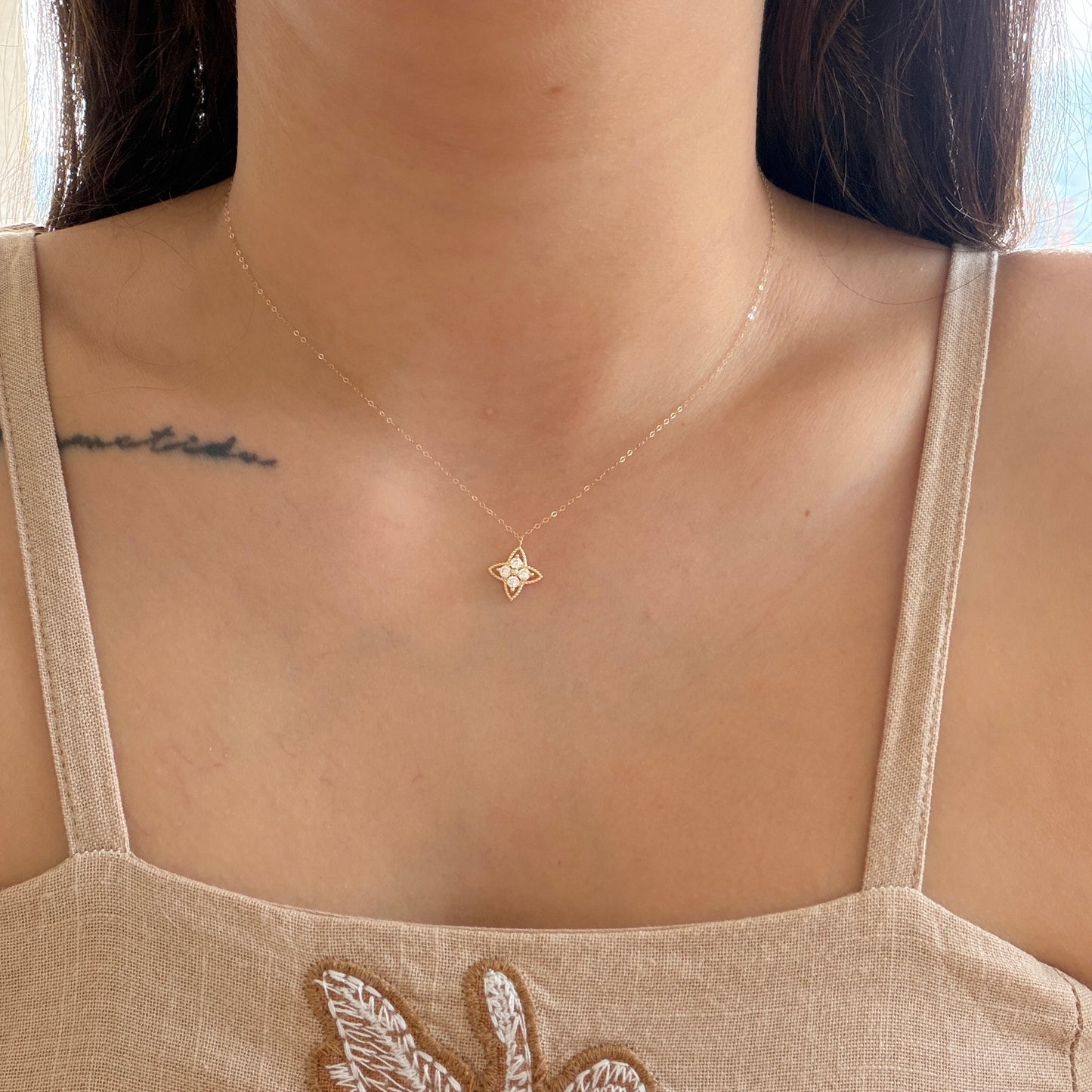 CADENA MINI ROLON + DIJE FLOR PIEDRAS BLANCAS ORO AMARILLO ITALY ESP 18K  40CM - 0,72GR (IA)