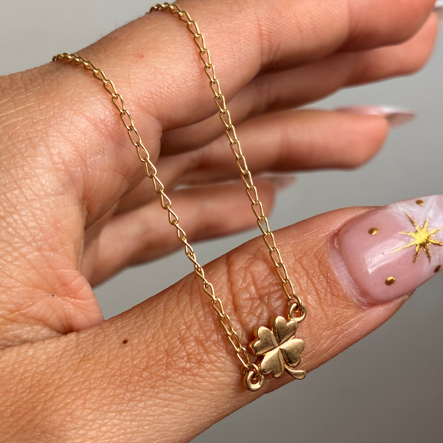 TOBILLERA CUBANA DIAMANTADA + DIJE TREBOL ORO AMARILLO 18K 25CM - 2,12GR