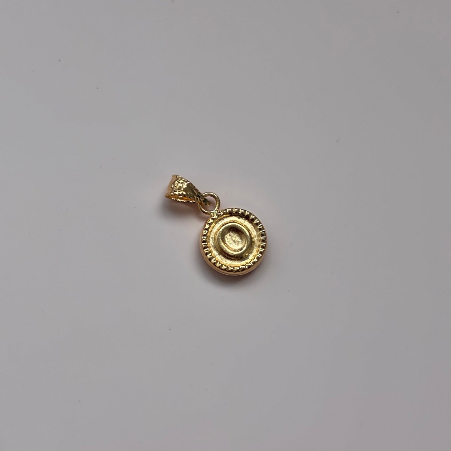 DIJE LETRA O REDONDO BORDEADO 1,3CM ORO AMARILLO 18K - 0,41GR