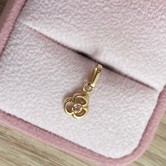 DIJE DE FLOR TRES PETALOS CON PIEDRA LILA 1,5CM ORO AMARILLO COL 18K - 0,64GR (NG)