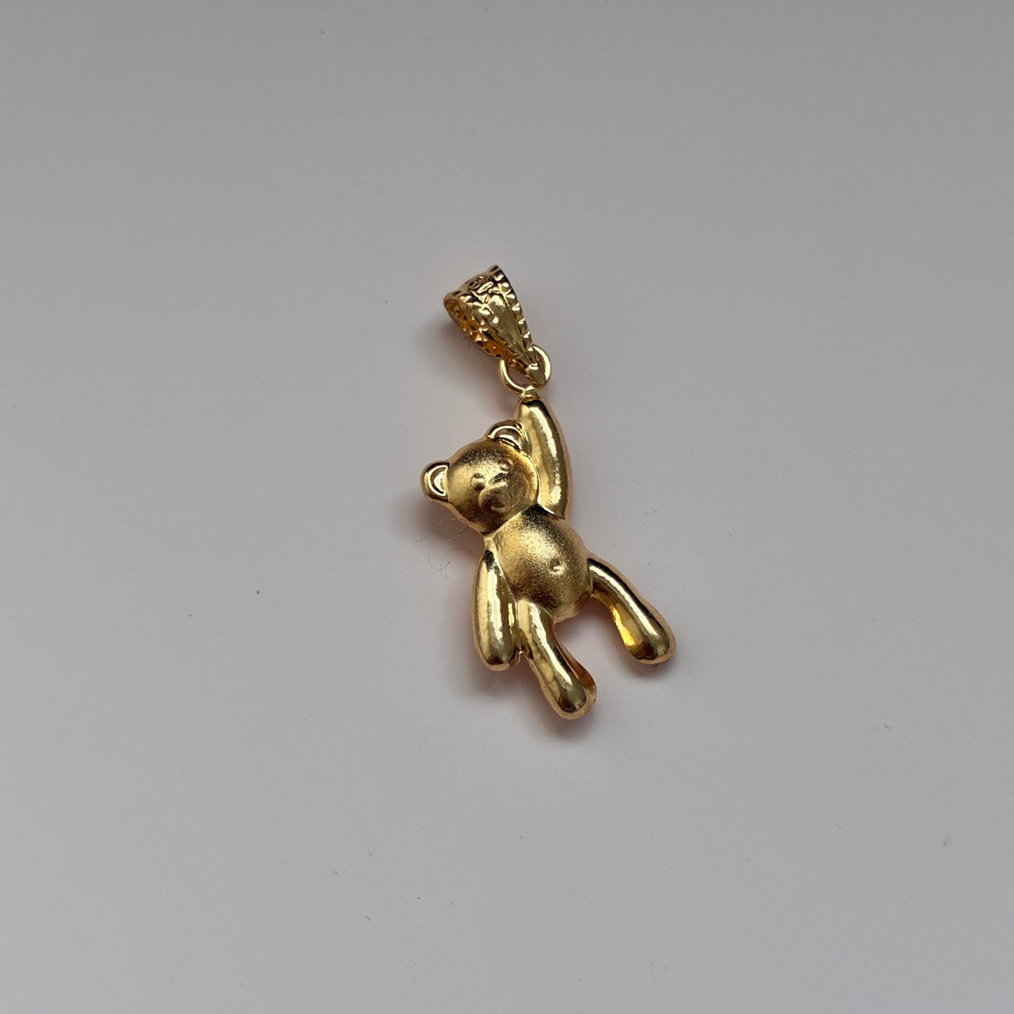 DIJE OSO MANO ALZADA 2.0CM ORO AMARILLO 18K - 0,64GR