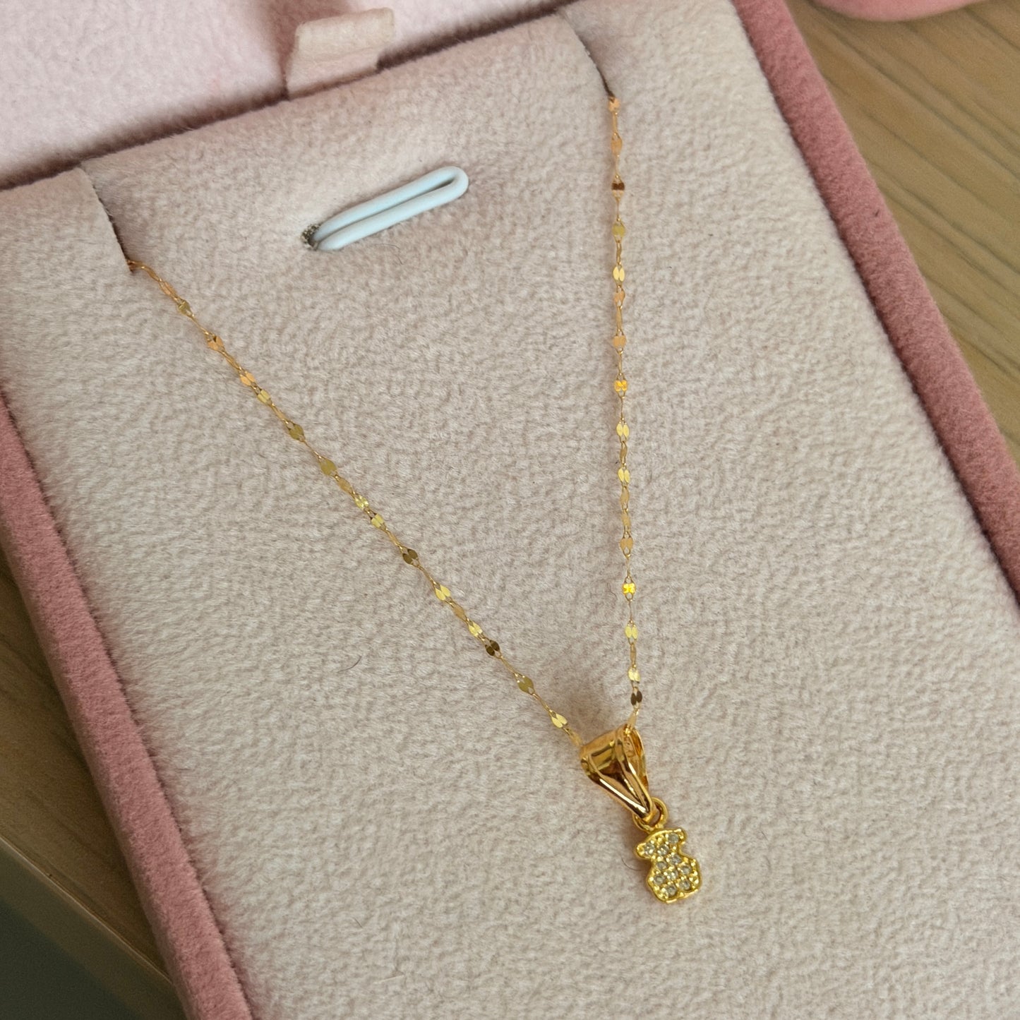 CADENA MINI CRISPETA 50CM + DIJE OSO TS PIEDRAS BLANCAS 1.2CM ORO AMARILLO 18K