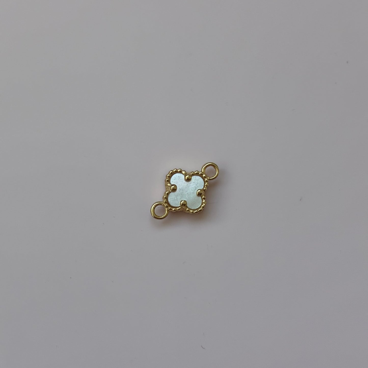 DIJE PARA PULSERA TREBOL BLANCO 0.8CM ORO AMARILLO 18K - 0,5GR