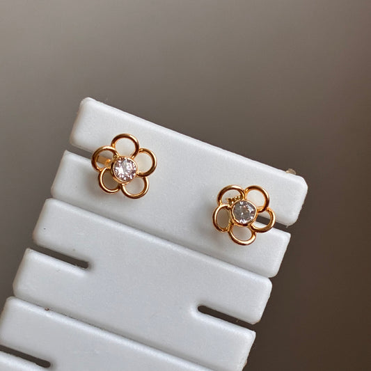 TOPOS SILUETA FLOR PIEDRA BLANCA 6MM ORO AMARILLO 18K - 0,83GR