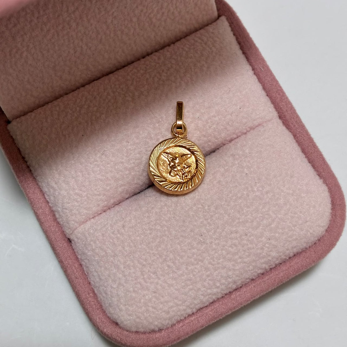 DIJE SAN MIGUEL ARCANGEL CIRCULAR DIAMANTADO 1.7CM ORO AMARILLO COL 18K-0.65GR