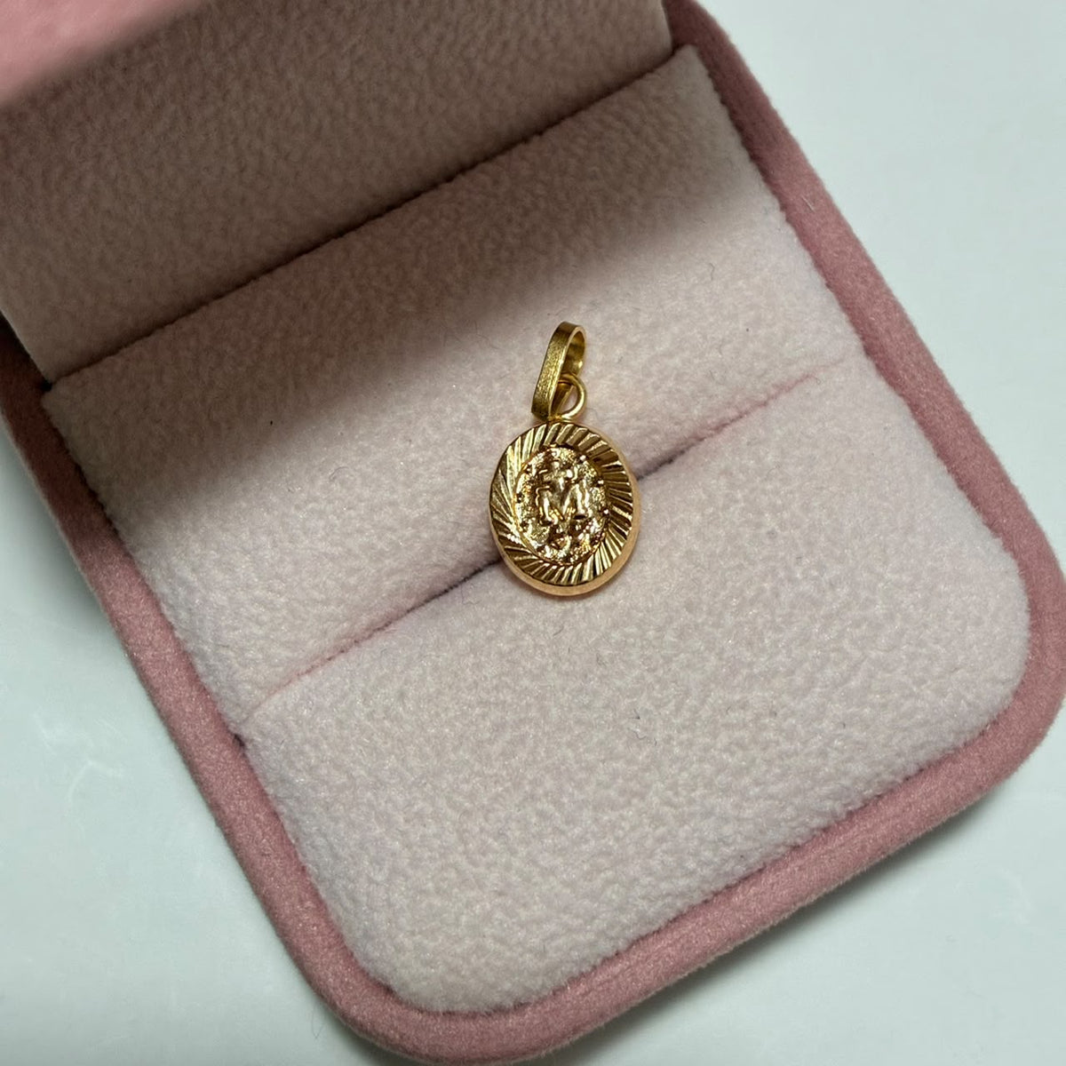 DIJE MEDALLA MILAGROSA BORDE DIAMANTADO 1.7CM ORO AMARILLO COL 18K-0.58GR