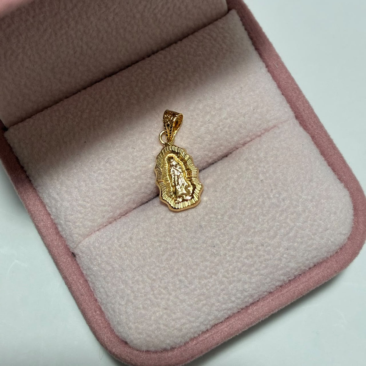 DIJE VIRGEN DE GUADALUPE SILUETA 1.6CM ORO AMARILLO COL 18K-0.46GR